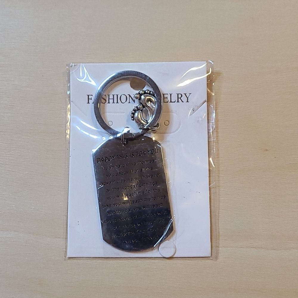 Fashion Jewelry "Daddy" Dog tag Keychain. Great gift for soon to be daddy. - Picture 2 of 3